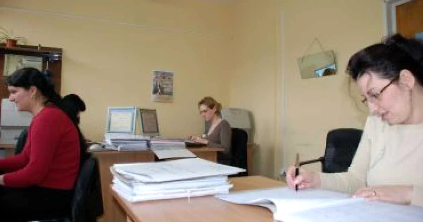 Grefierele de la Parchetul Judecătoriei lucrează patru într-un birou, foto Ciprian Dragomir