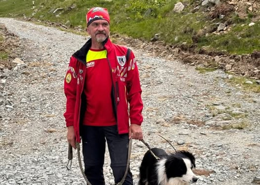 Mobilizare de forțe după un apel disperat: un turist s-a rătăcit într-o pădure din Mehedinți