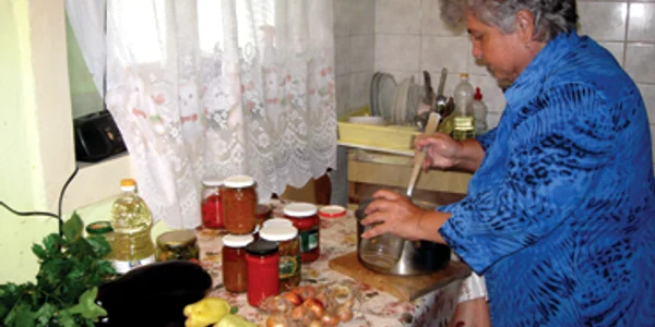 Reşiţa: Zacusca de casă devine o specie rară