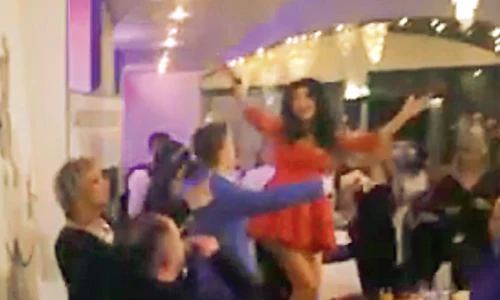 Andreea s a dat în  stambă la cheful de vineri jpeg