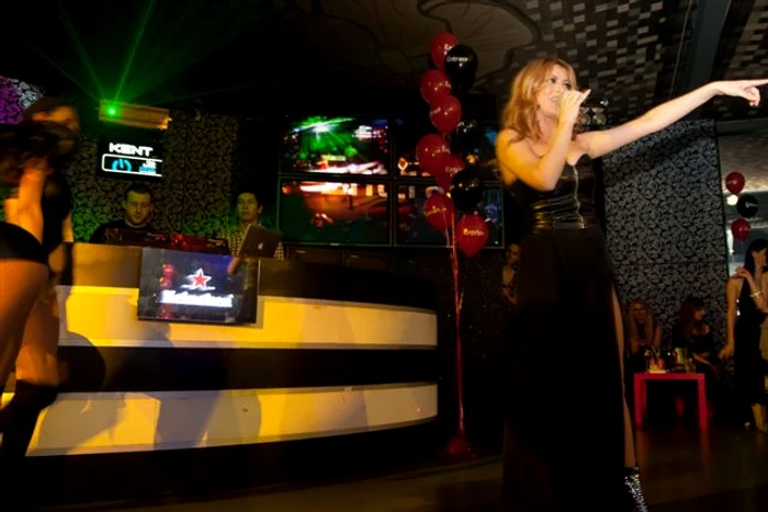 Nebunie cu Elena Gheorghe şi Cosmina Păsărin în Timişoara.