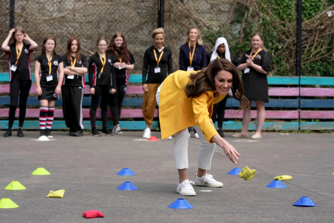 kate middleton in bath (3) Kate Middleton a surprins cu cea mai recentă apariție