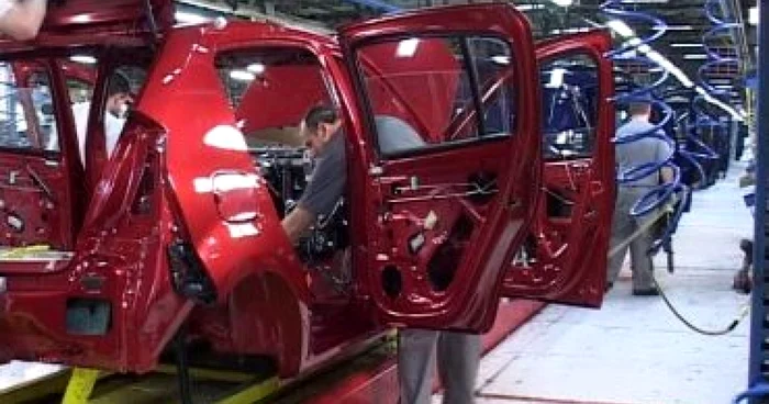 Dacia a ajuns la 10% din exporturile României - Revista presei economice