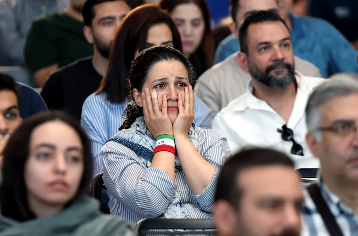 Fanii iranieni au asistat cu tristețe la eliminarea echipei favorite (Foto: EPAImages)