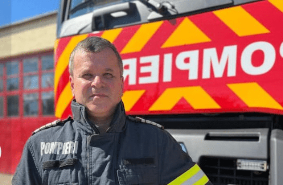 „Ajutați-mă! Fetița nu respiră!”. Pompierul care a intervenit e „Salvatorul de Onoare al anului”