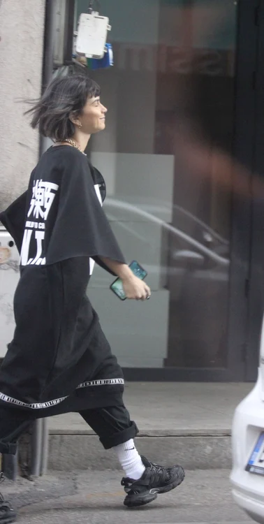 Inna explorează noi stiluri vestimentare 