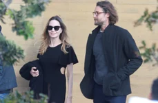 Angelina Jolie a luat prânzul cu David Mayer de Rothschild, unul dintre miliardarii lumii (2) jpg