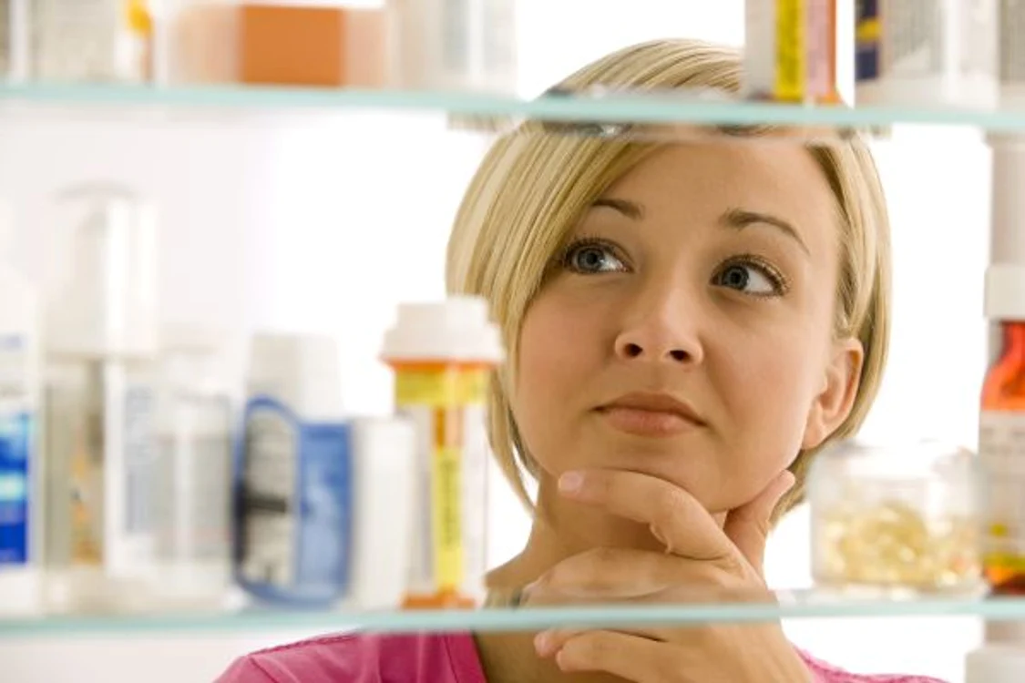 
    Vitamina D trebuie luată doar la recomandarea medicului. Vitamina C, în schimb, se poate lua fără restricții  