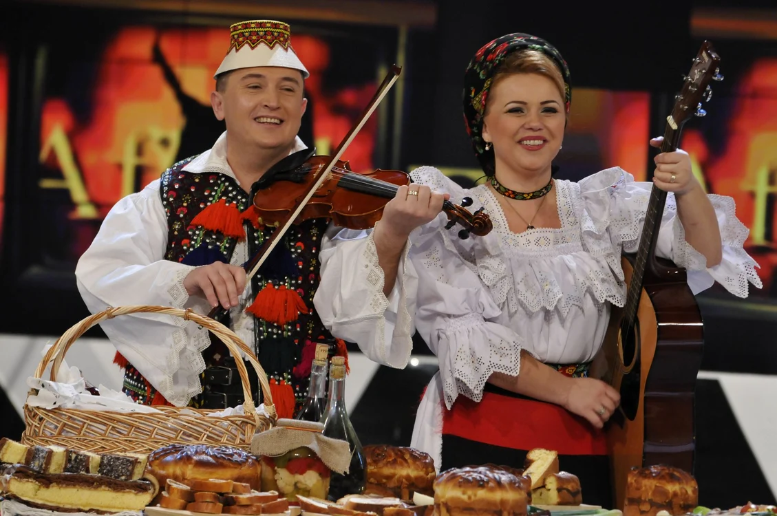 
    Cornelia şi Lupu Rednic sunt un cuplu şi pe scenă, şi în viaţa reală  