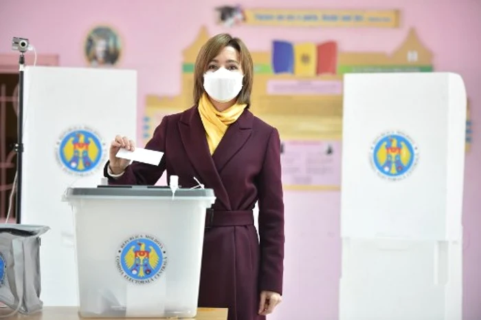 
    Maia Sandu, canditat la preşedinţia Republicii Moldova, a votat la cel de-al doilea tur foto: AFP  