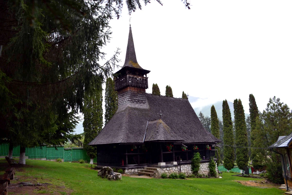Biserica de lemn „Sf Gheorghe” Dragoslavele jpg