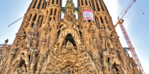 Credincioşii vor putea participa la slujbele  de la Sagrada Familia 