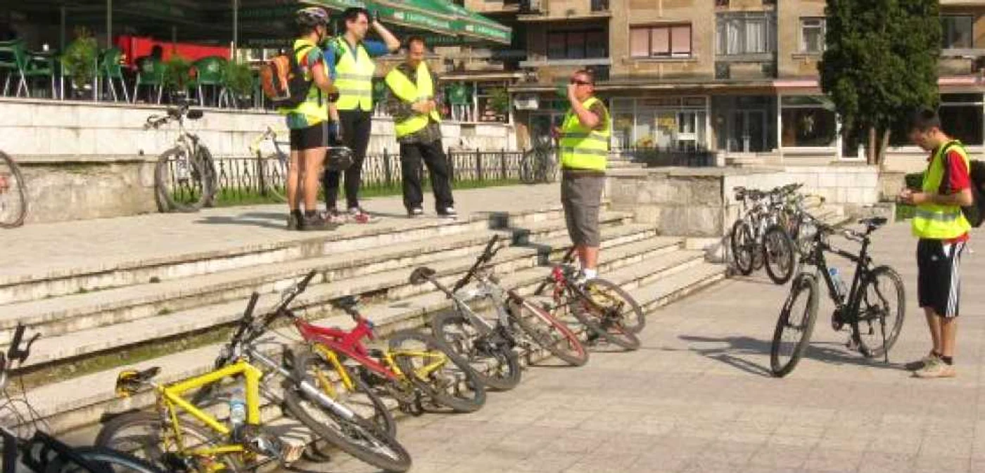 Unul dintre centrele de închiriere a bicicletelor ar urma să fie amenajat în faţa Casei de Cultură din Deva.