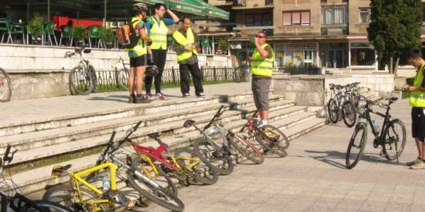 Unul dintre centrele de închiriere a bicicletelor ar urma să fie amenajat în faţa Casei de Cultură din Deva.