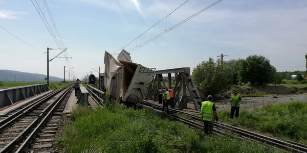 Accident de tren în judeţul Bacău FOTO ISU Bacău