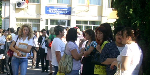 Bacău: Profesorii titularizaţi refuză să predea la ţară