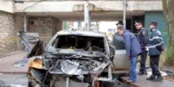 Autoturismul a ars în proporţie de 70 la sută