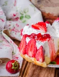 Cheesecake cu capsuni Sursa foto shutterstock 427377451 jpg
