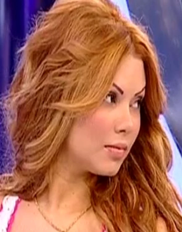 
    Beyonce de România (FOTO ACCES DIRECT)  