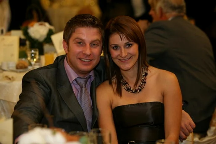 
    Cine este soţia lui Pavel Bartoş (40 de ani): Anca (38 de ani) este foarte iubită de prezentatorul TVfoto: Arhiva Personală  