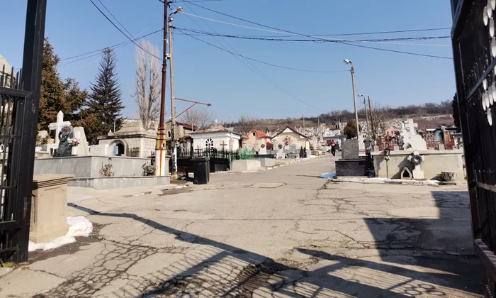 cimitirul strehareti slatina   foto alina mitran (7) jpg