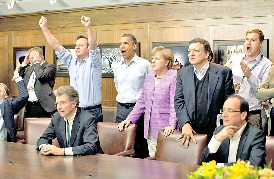 Cameron şi Merkel au văzut meciul lângă Barack Obama