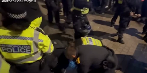 protest ambasada iranului londra captura The Sun png