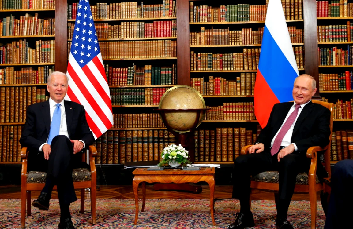 Preşedintele american Joe Biden a ținut să îi facă un cadou omologului său rus Vladimir Putin Foto: Getty