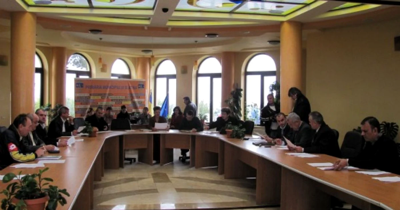 Consilierii municipali au votat reducerea programului la baia comunală