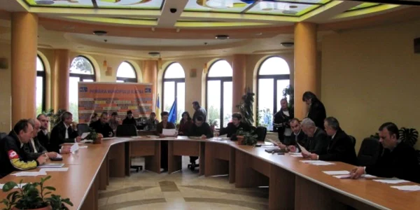 Consilierii municipali au votat reducerea programului la baia comunală