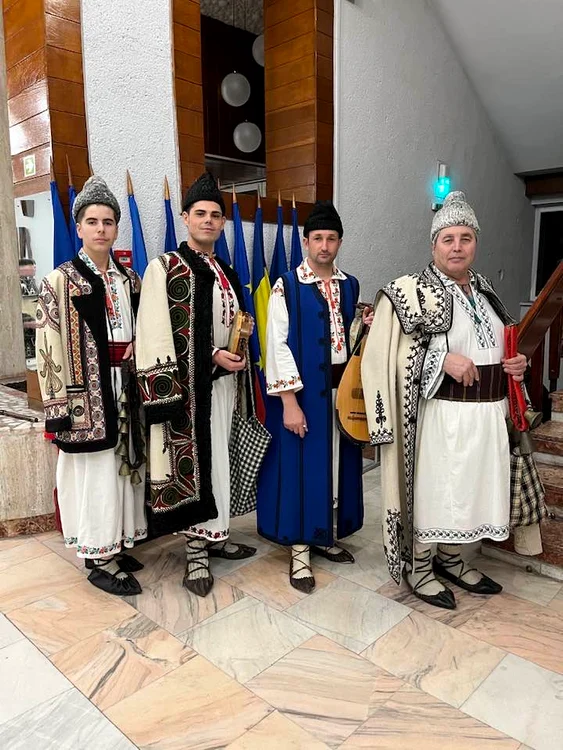 Rapsozii de pe Valea Dunării au cântat în acest an și colinde vechi FOTO: arhiva personală