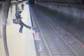 Scena în care Magdalena Șerban o aruncă pe tânăra de 25 de ani în fața trenului și o lovește cu piciorul jpeg