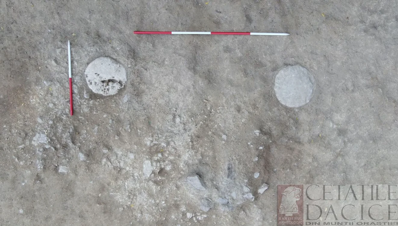 Vestigiile unui necunoscut până în prezent, descoperit în cetatea dacică de la Costeşti-Cetăţuie (foto: Consiliul Județean Hunedoara)