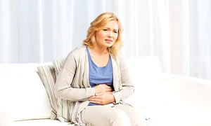 femeie durere stomac jpeg