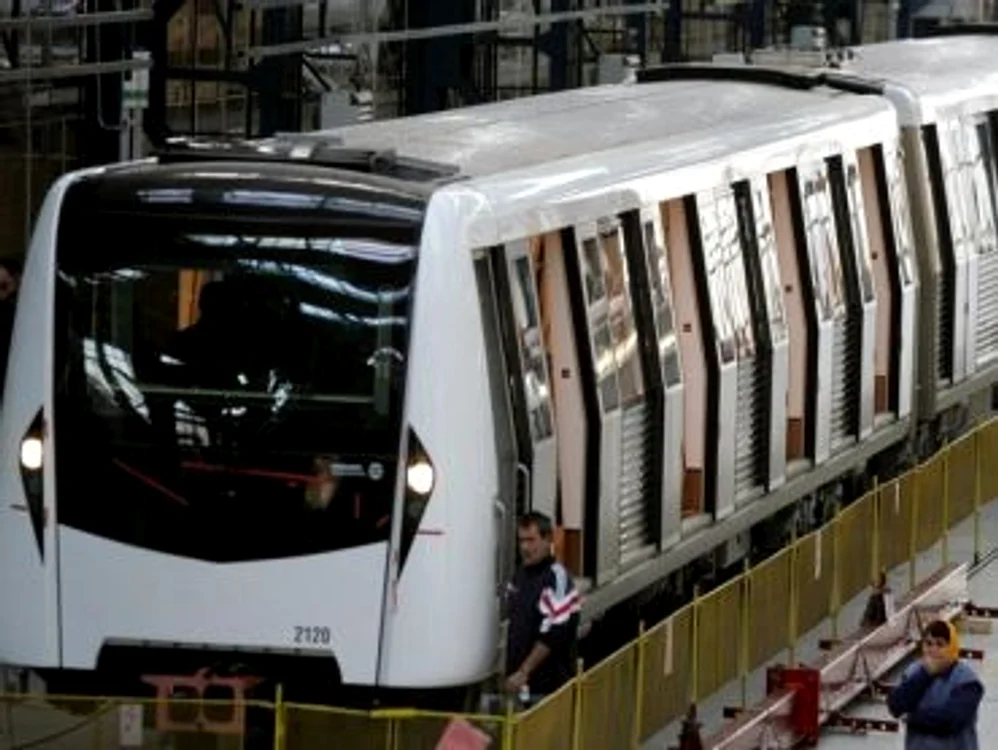 
    Metroul transportă zilnic 650.000 de călători.  