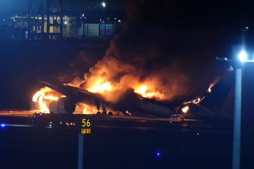 Accident aviatic in Tokio Foto Profimedia jpg