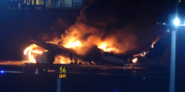 Accident aviatic in Tokio  Foto Profimedia jpg