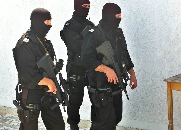 La prinderea infractorilor au participat şi trupele speciale 