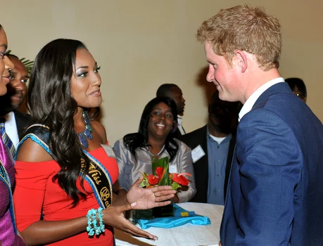 Miss Bahamas, Anastagia Pierre, și Prințul Harry în 2012