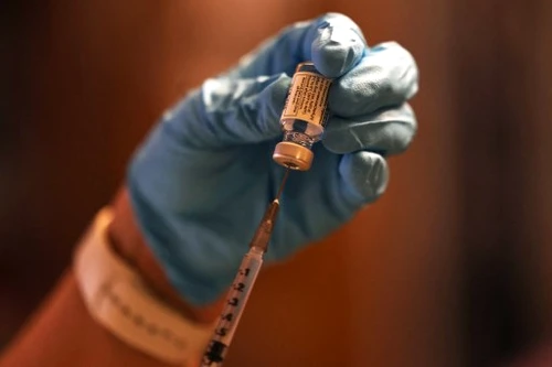 Prima tranșă cu vaccinuri Johnson & Johnson va ajunge în țară pe 15 apriliefoto: AFP