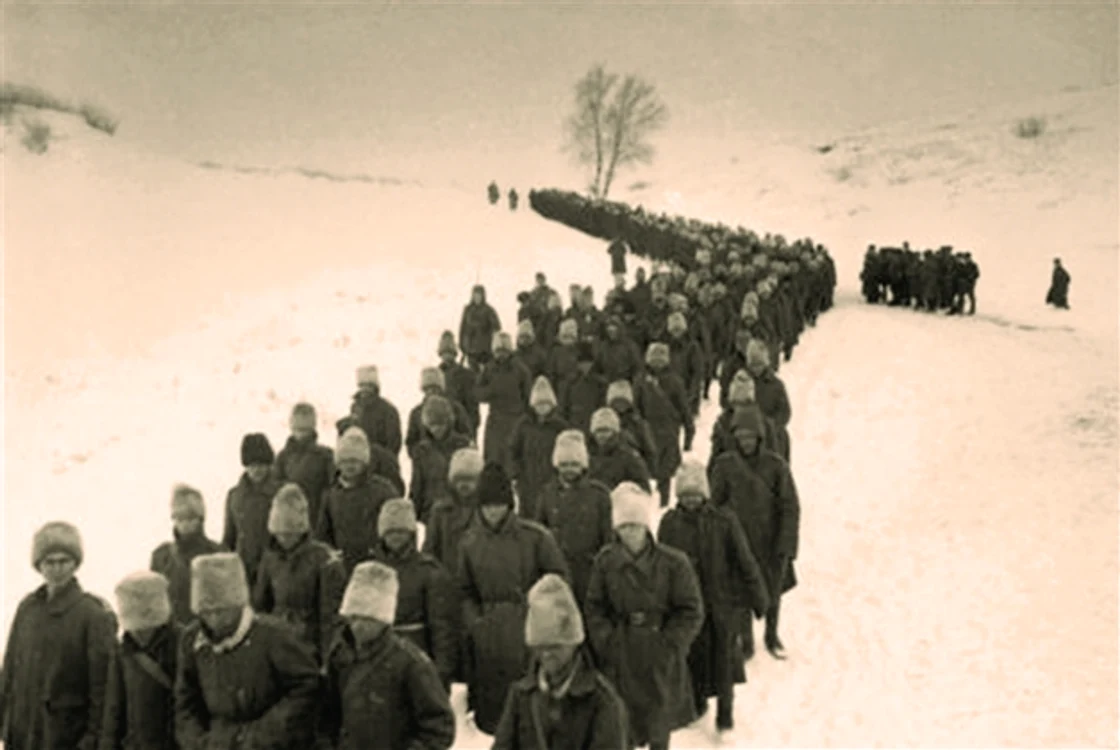 Prizonieri români după bătălia de la Stalingrad Colecție cotuldonului.wordpress.com