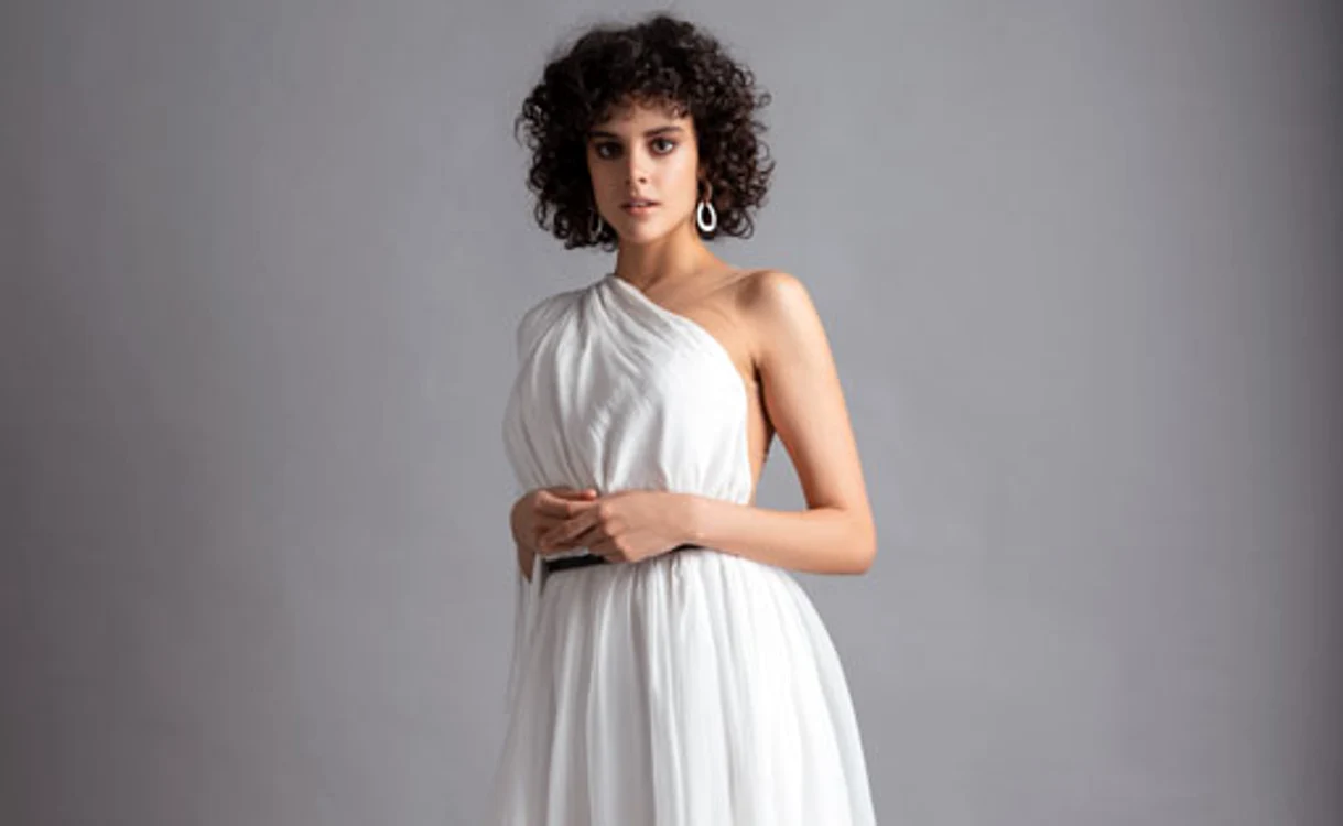 
    Diana  câştigă bani  frumoşi ca  fotomodel   