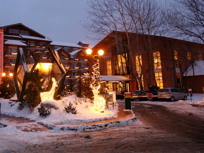 
    La hotel au fost amenajate 150 de locuri pentru autoturismele bucureştenilor  