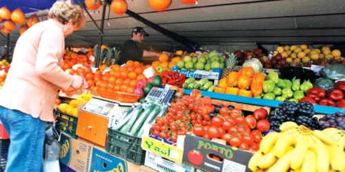 Cumpăraţi fructe şi legume din pieţele ţărăneşti, deoarece sunt mai proaspete şi mai ieftine