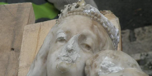 Statuia Sfintei Fecioare Maria a fost distrusă
