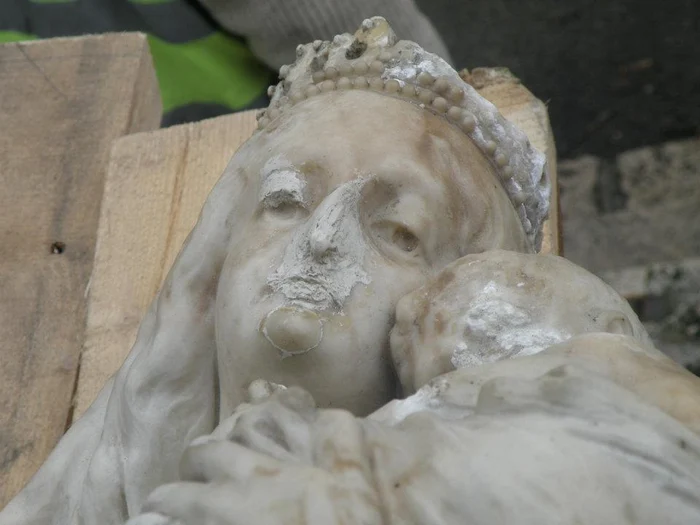 Statuia Sfintei Fecioare Maria a fost distrusă