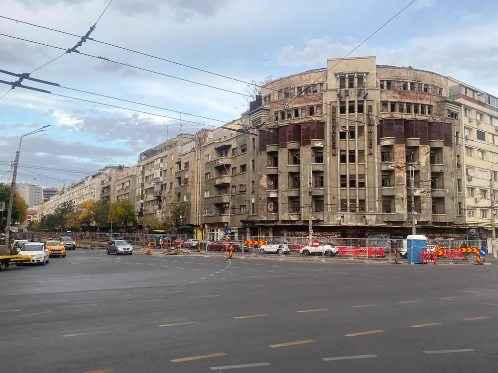 clădire veche din București