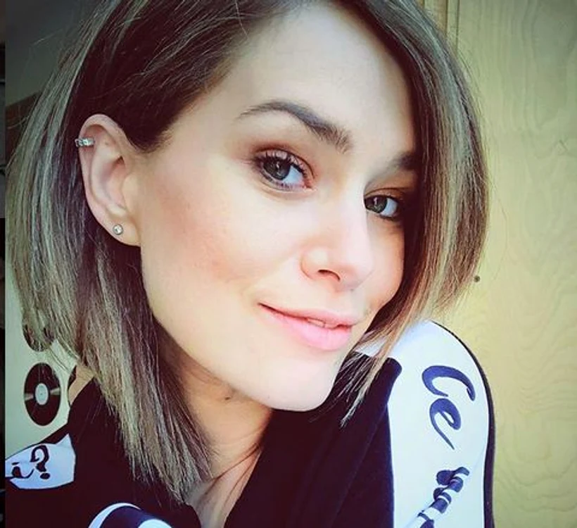 
    Mai multe buchete de flori au așteptat-o pe Feli în salon Foto: Instagram  