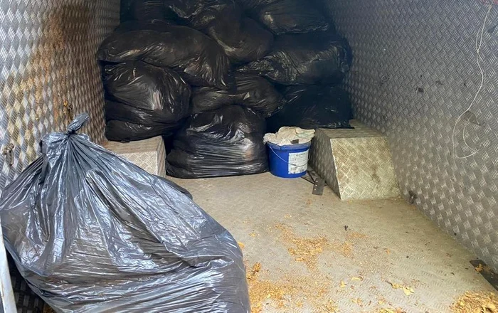 Tutunul vărsat era transportat în saci