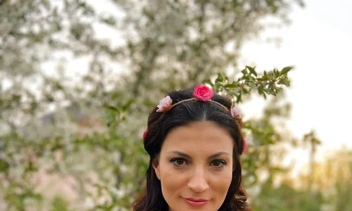 Ioana Ginghină aniversează zilele acestea opt ani de când a pus bazele propriei companii de evenimente, MiniArt Show, precum şi şapte ani de la primele cursuri susţinute în cadrul Şcolii de Actorie înfiinţate pe cont propriu jpeg